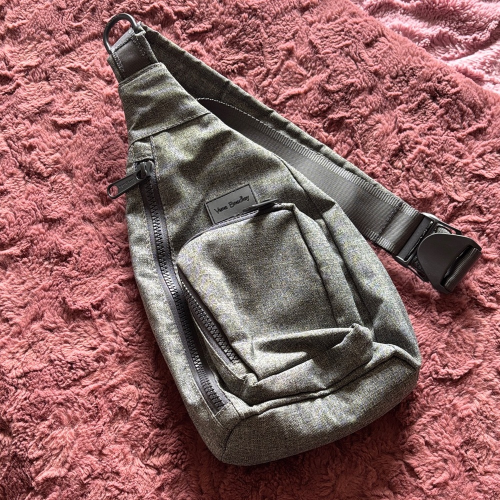 LIKE NEW! Vera Bradley Gray Crossbody Sling Bag - Picture 3 of 10